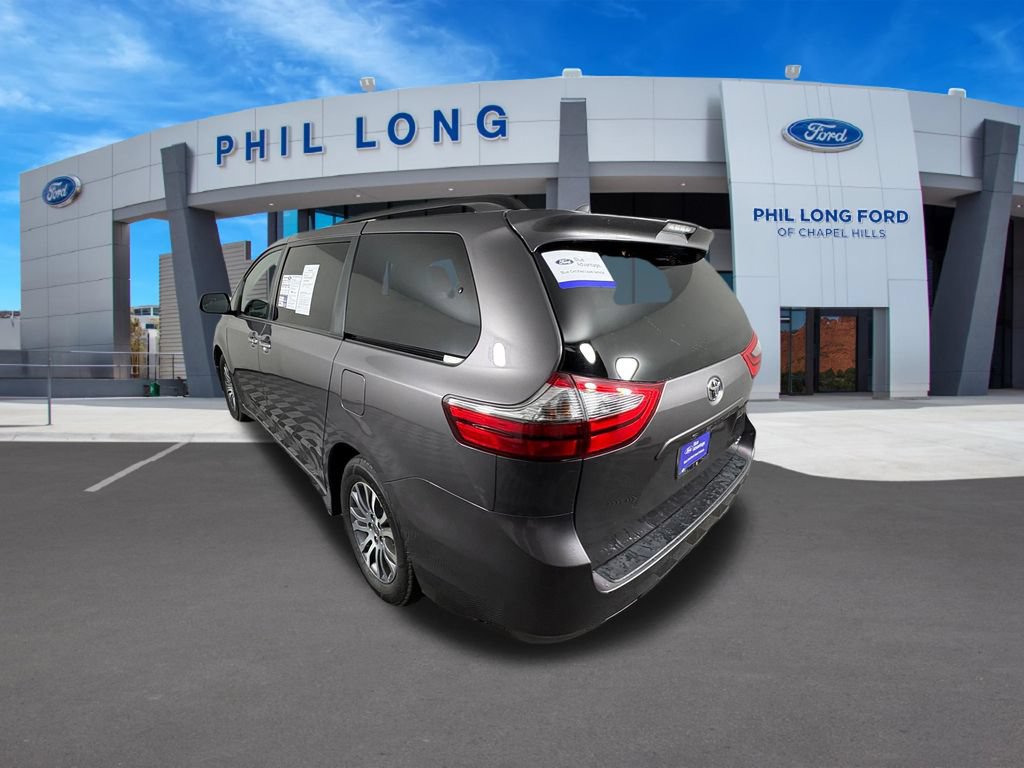 Used 2020 Toyota Sienna XLE FWD image 3