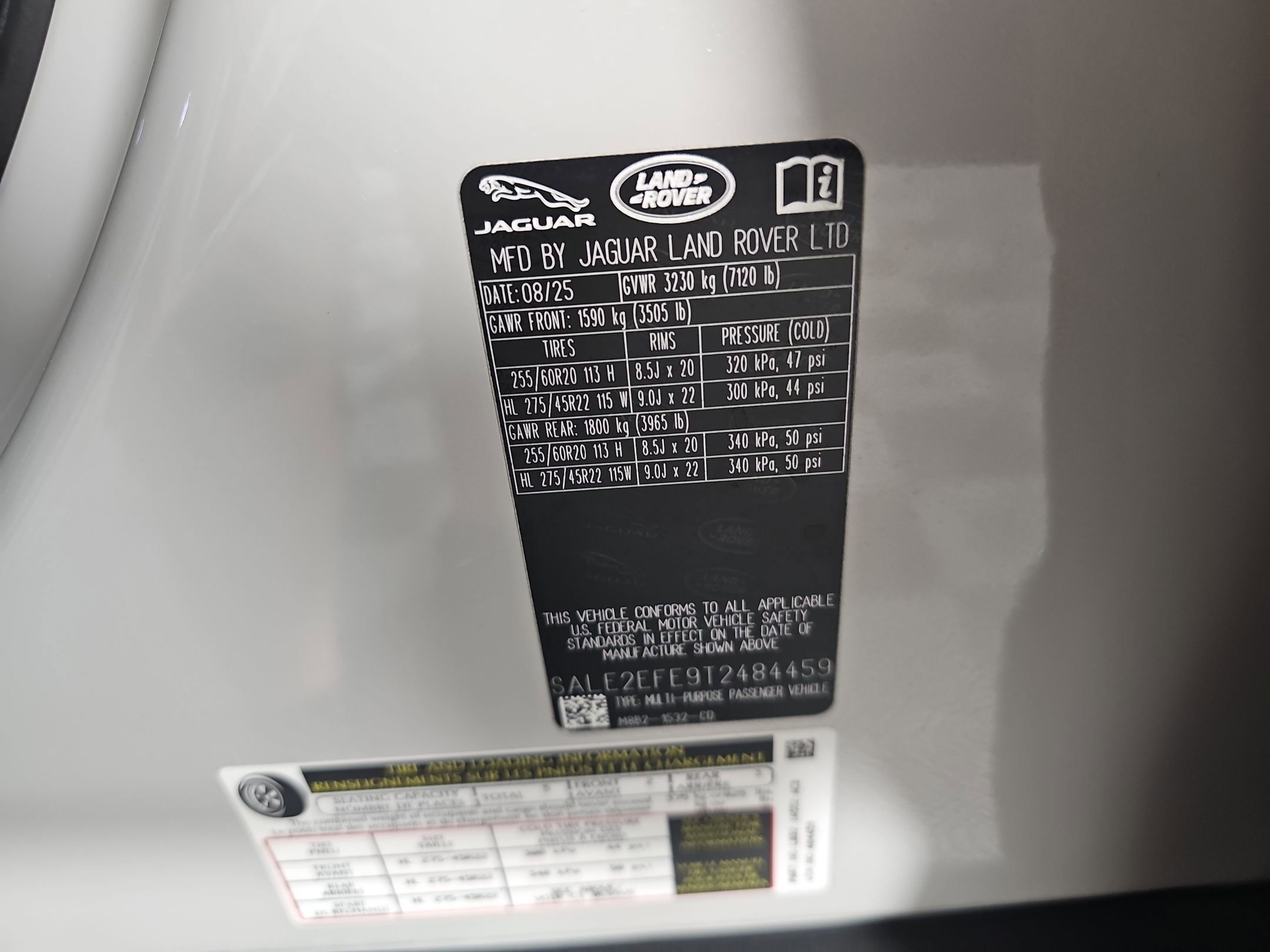 New 2026 Land Rover Defender 110 X-Dynamic SE image 18