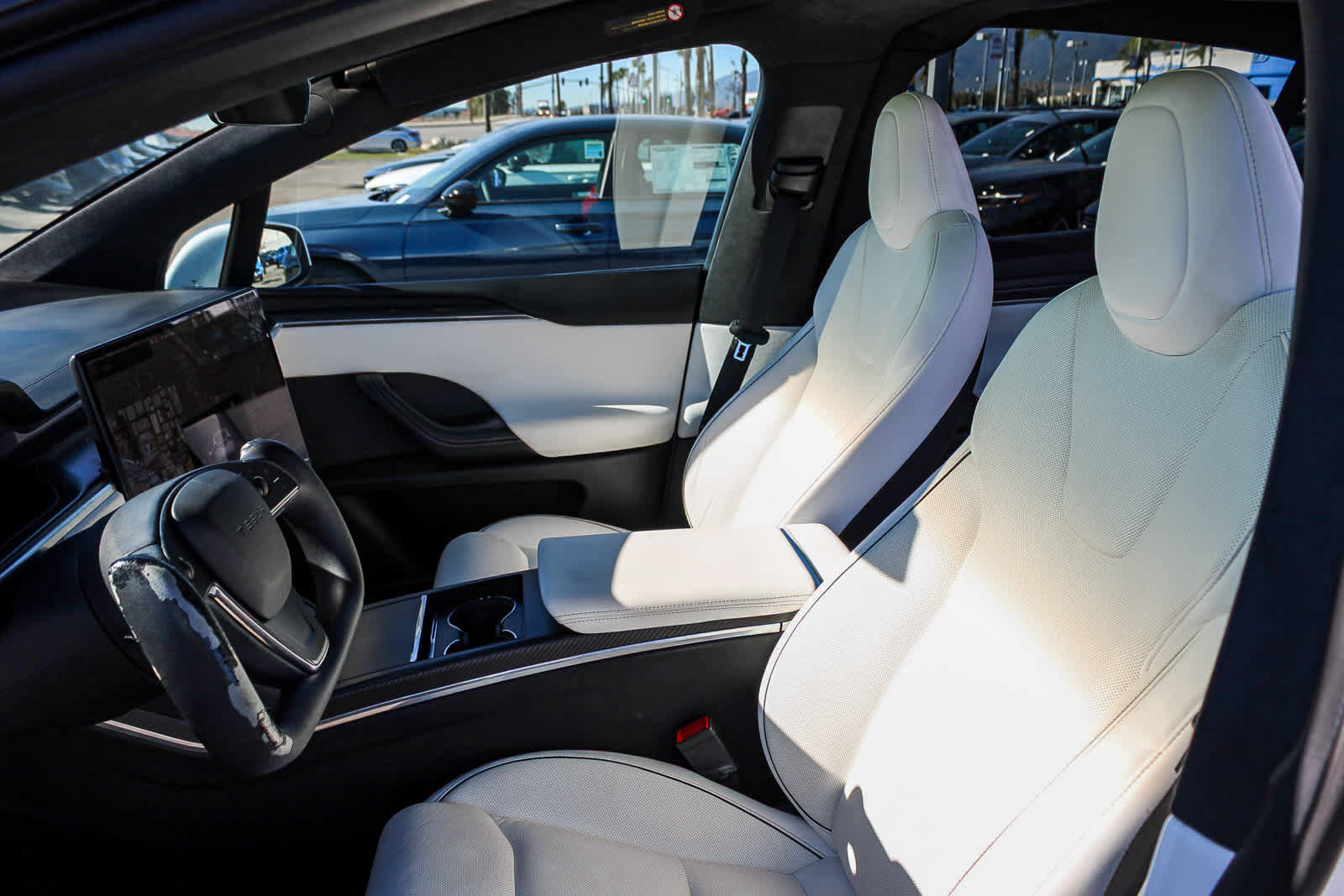 Used 2022 Tesla Model X Plaid image 18