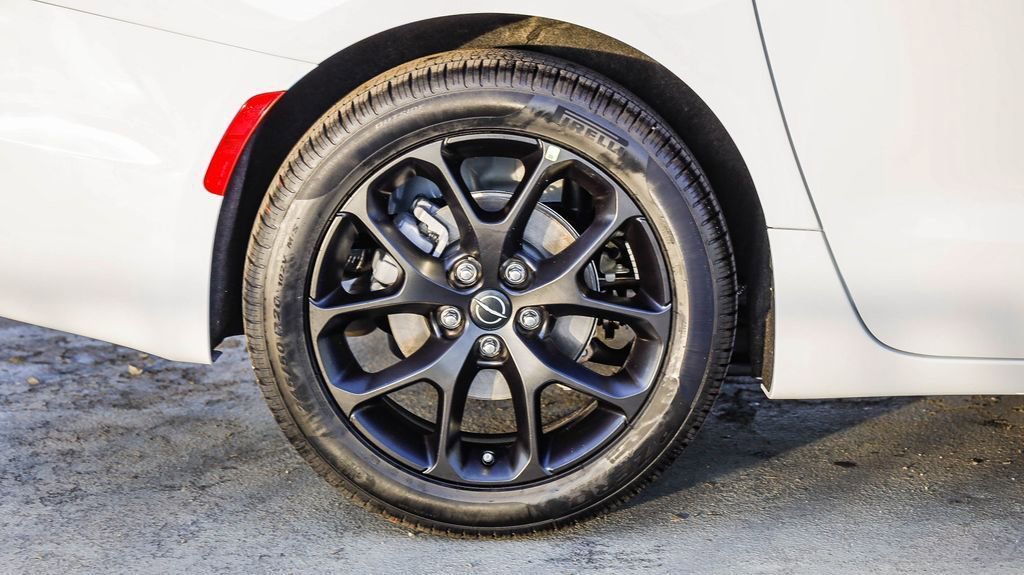 New 2026 Chrysler Pacifica Select w/ S Appearance Package image 12