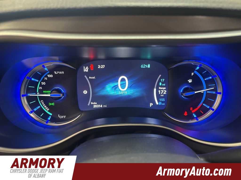 Used 2023 Chrysler Pacifica Touring-L w/ Uconnect Theater Family Group image 15