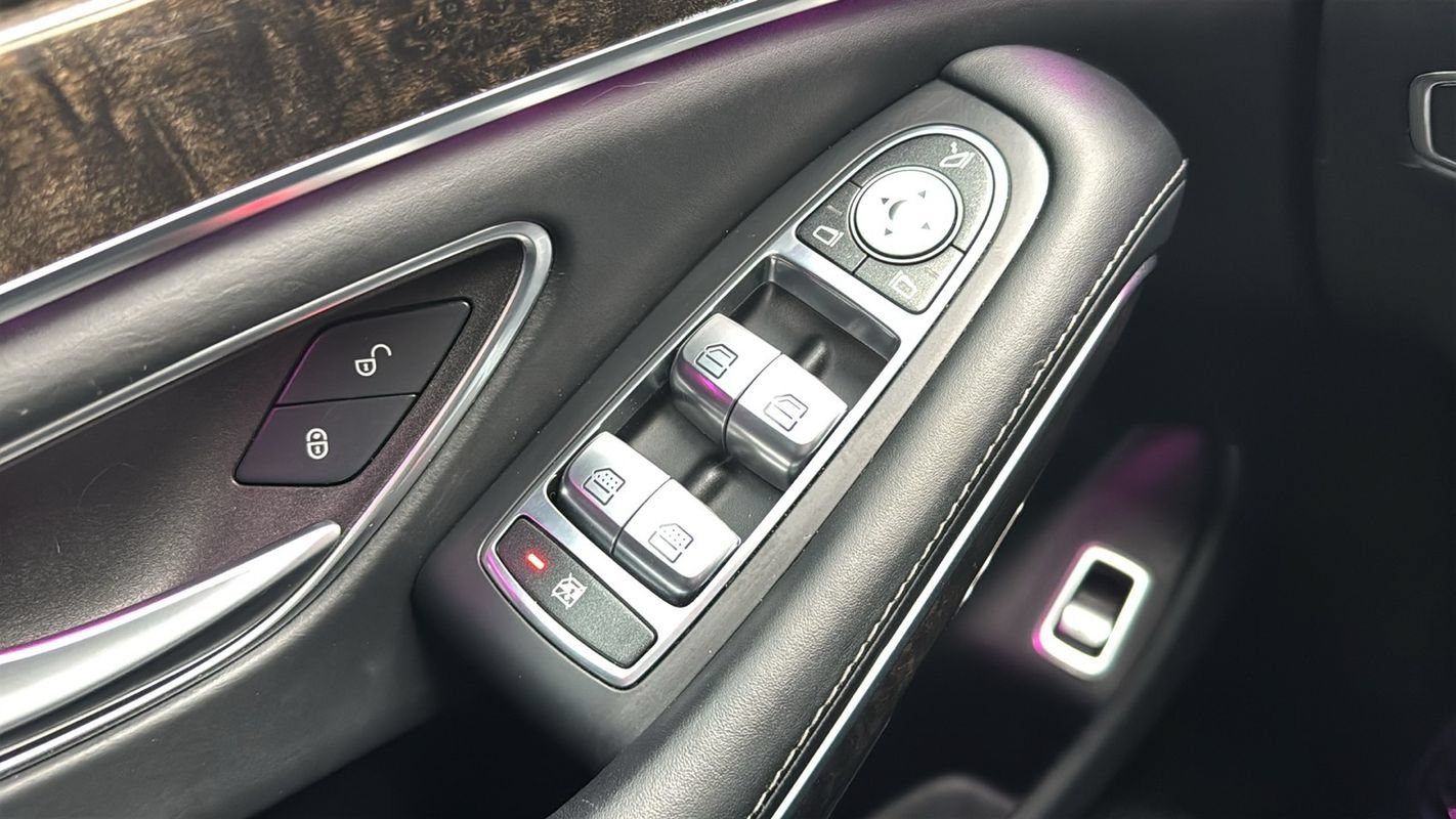 Used 2015 Mercedes-Benz S 63 AMG 4MATIC Sedan image 29