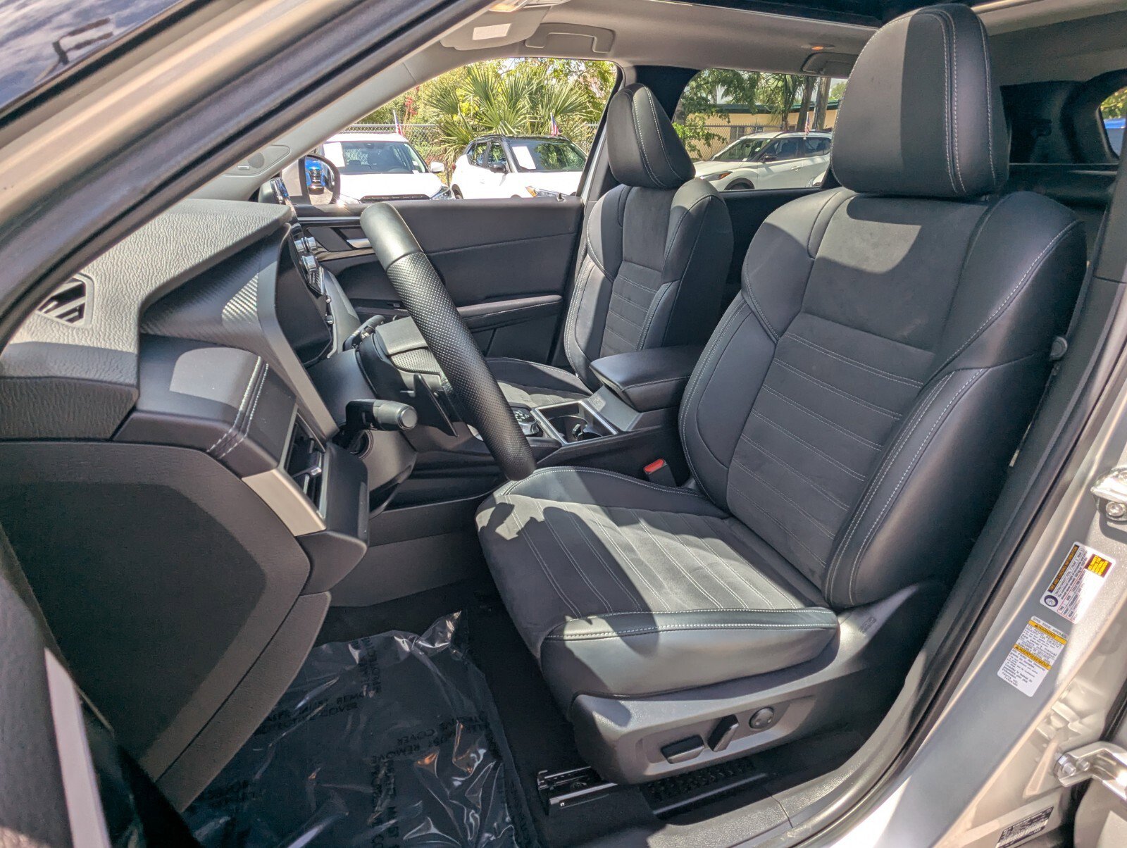 Used 2023 Mitsubishi Outlander SE FWD image 10