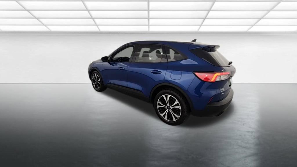 Used 2022 Ford Escape SE w/ SE Sport Appearance Package image 6