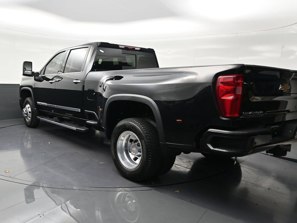 Used 2026 Chevrolet Silverado 3500 High Country w/ High Country Premium Package AWD/4WD image 3