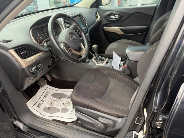 Used 2017 Jeep Cherokee Latitude w/ Cold Weather Group image 9