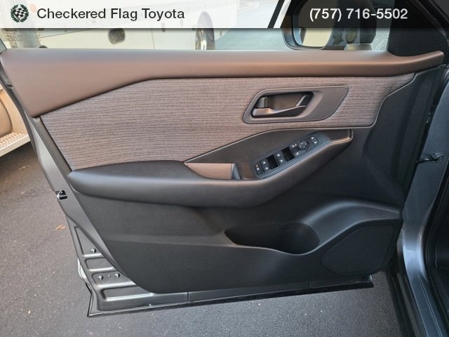 Used 2023 Nissan Rogue S image 19