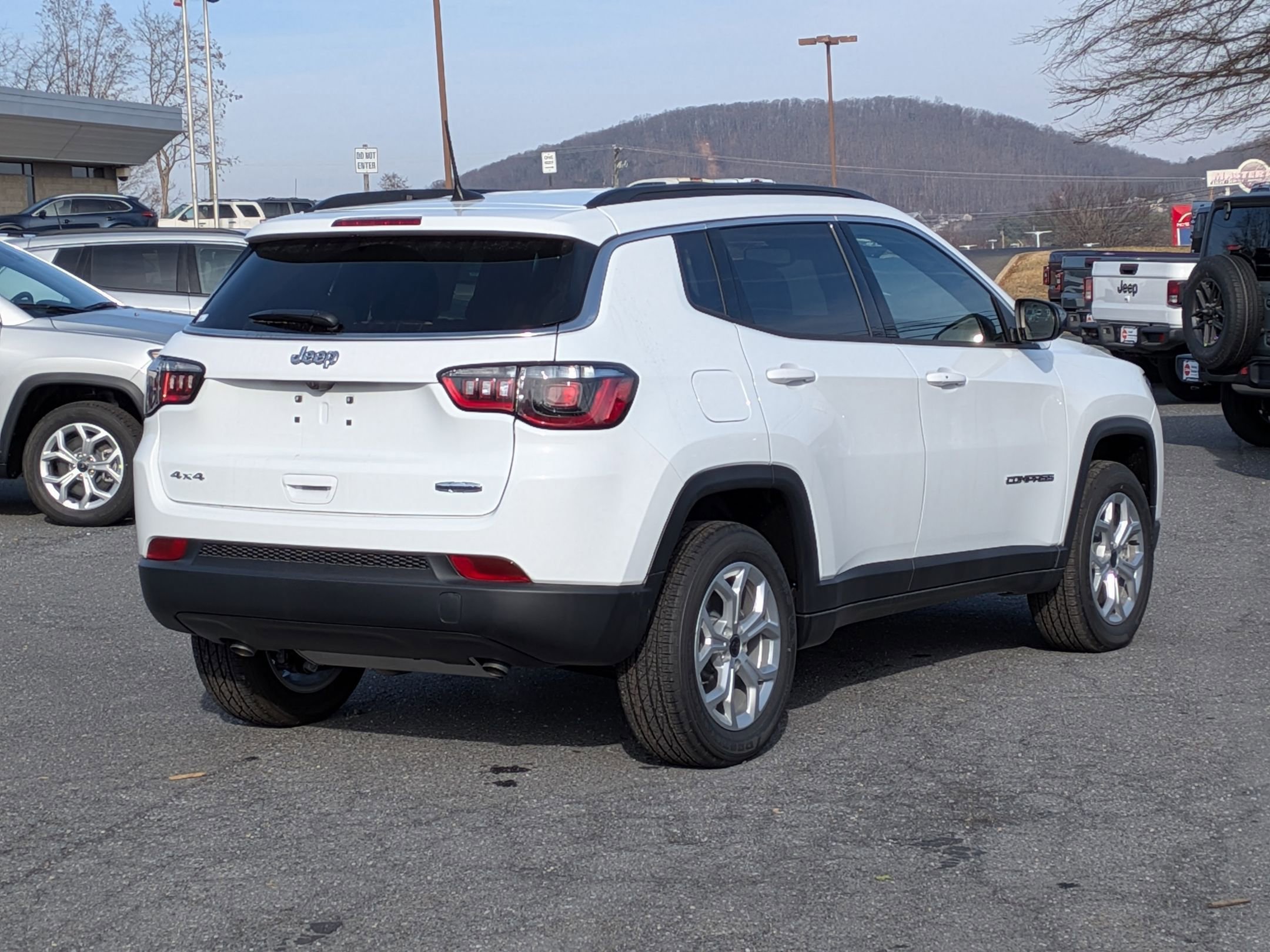 New 2026 Jeep Compass Latitude image 5