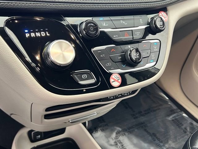 Used 2024 Chrysler Pacifica Select image 21