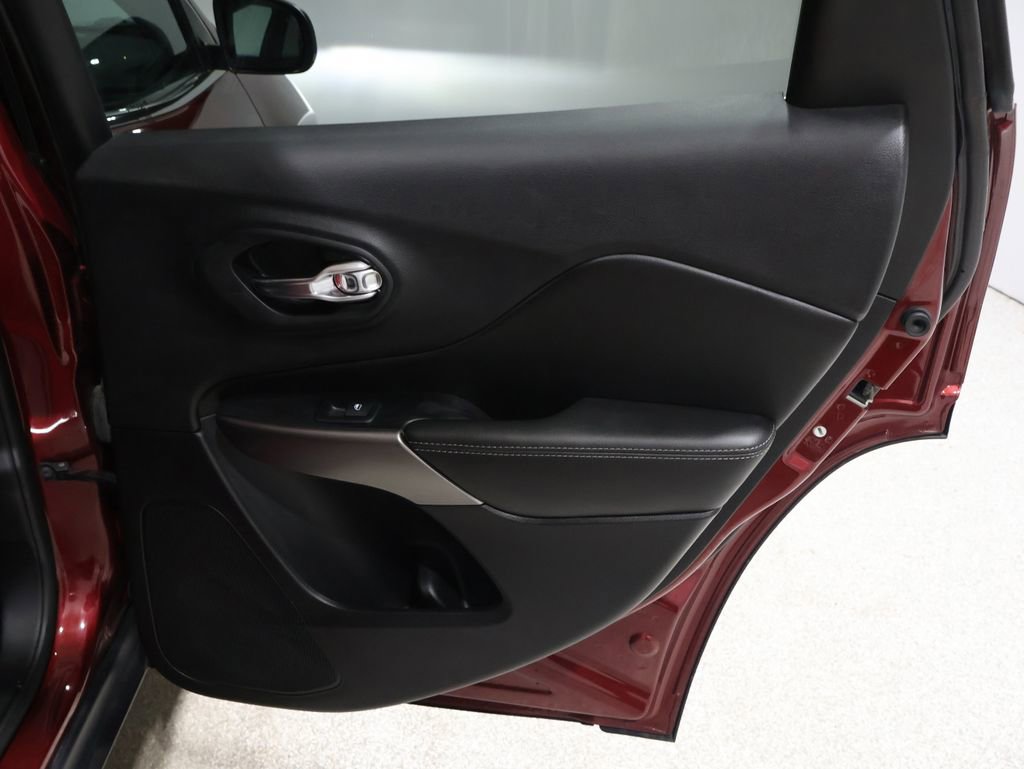 Used 2019 Jeep Cherokee Limited image 21