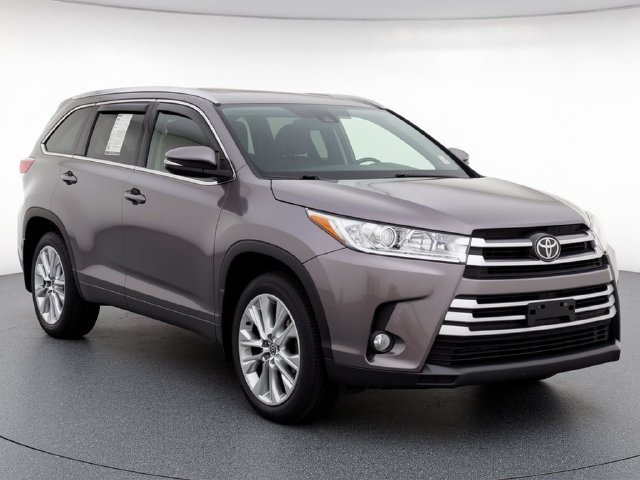 Used 2017 Toyota Highlander XLE AWD/4WD image 7