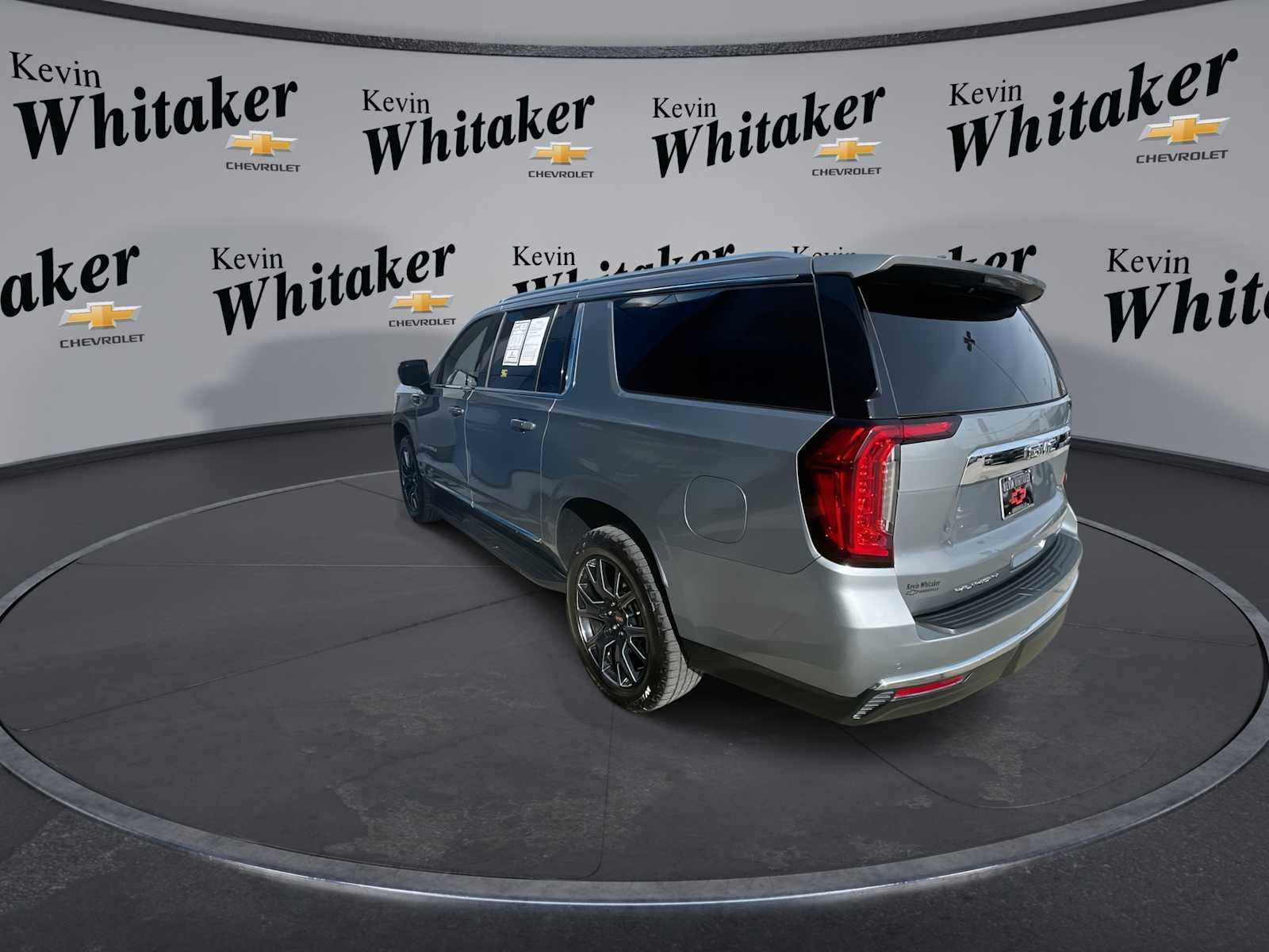 Used 2024 GMC Yukon XL SLT image 6