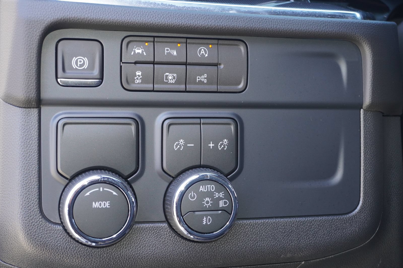 Used 2026 Chevrolet Suburban RST RWD image 15