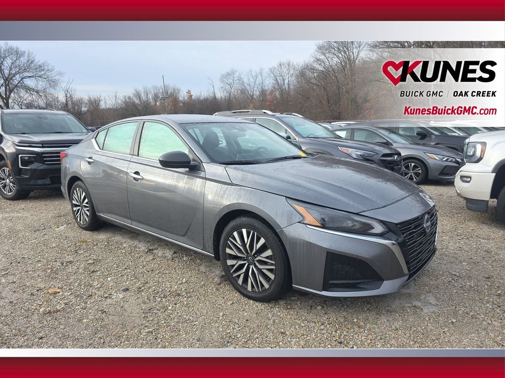 Used 2024 Nissan Altima 2.5 SV image 4