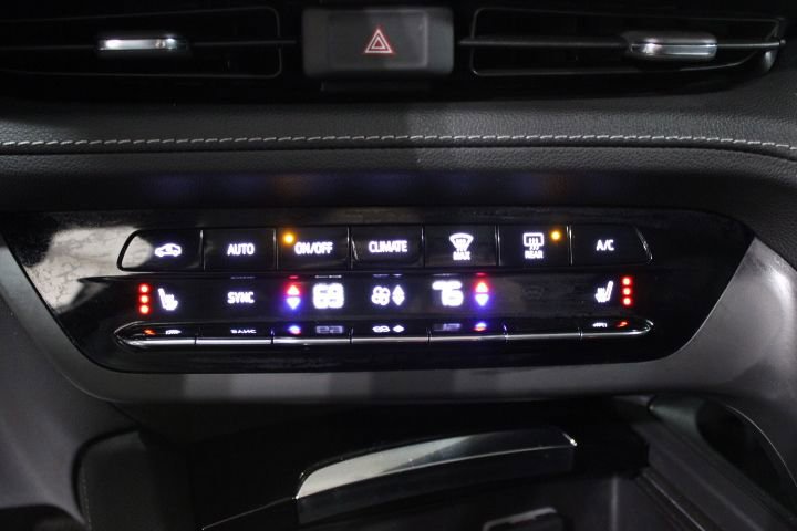 Used 2023 Buick Envision Essence image 34