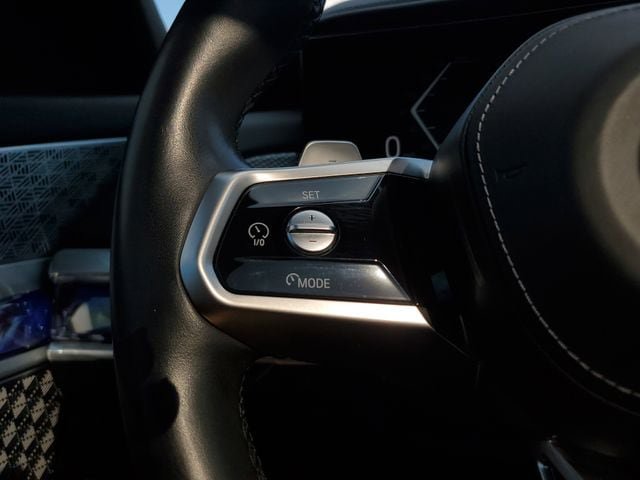 Used 2023 BMW 740i w/ Parking Assistance Package RWD image 26