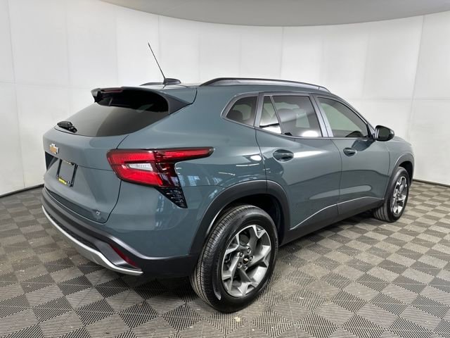 Used 2025 Chevrolet Trax LT image 3