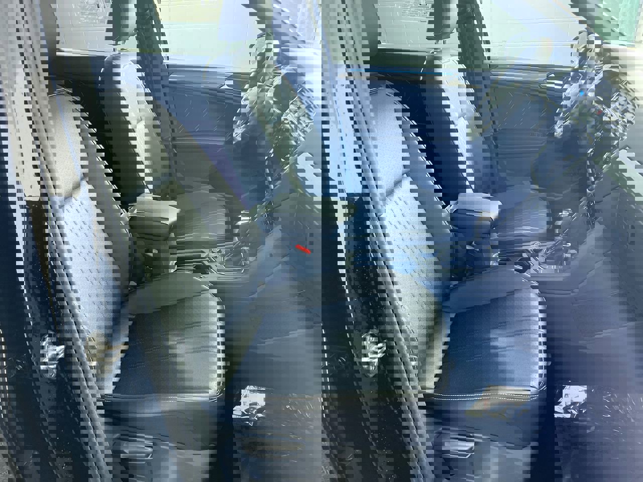 Used 2022 Volkswagen Tiguan SE R-Line image 32