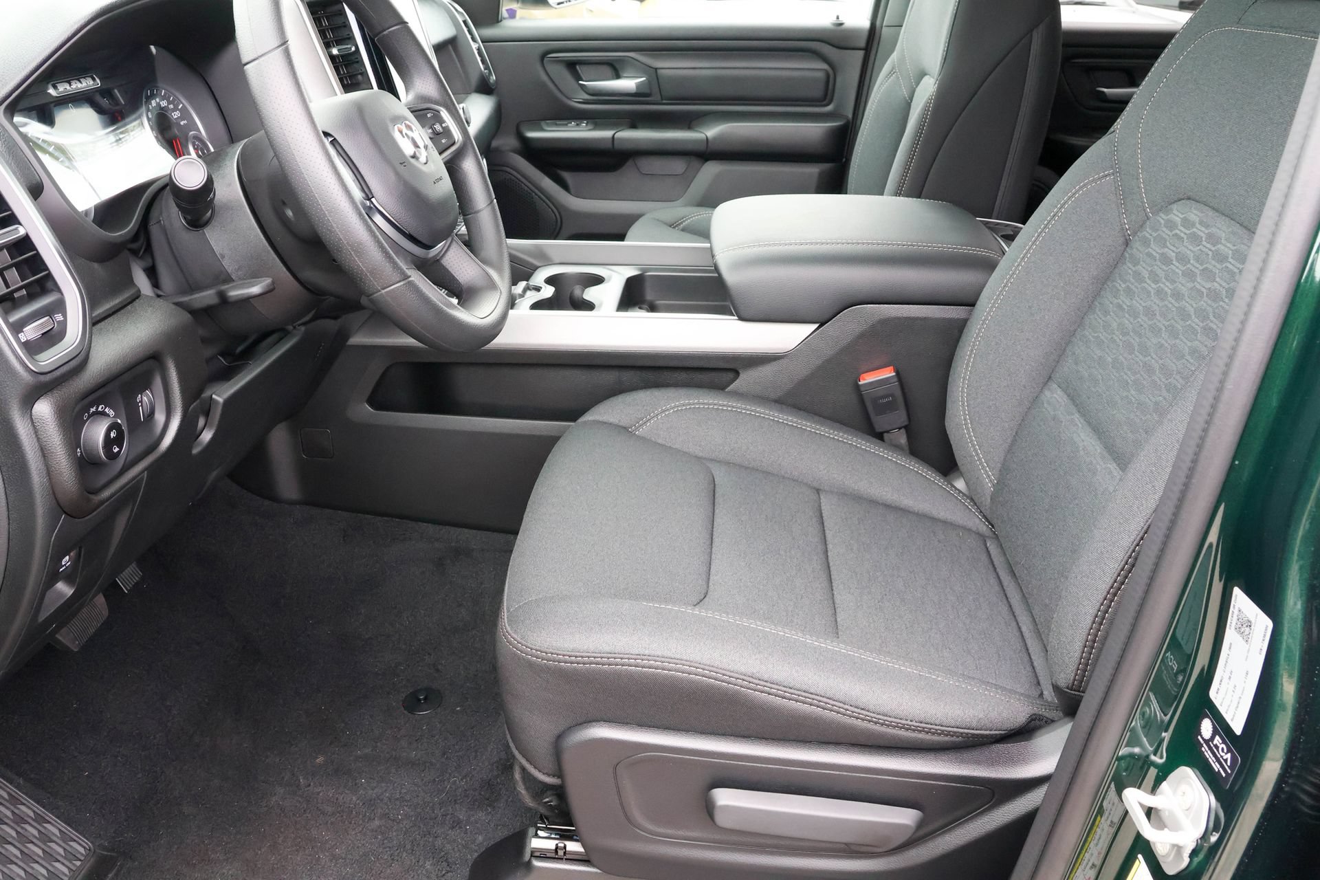 New 2026 RAM 1500 Express AWD/4WD image 4