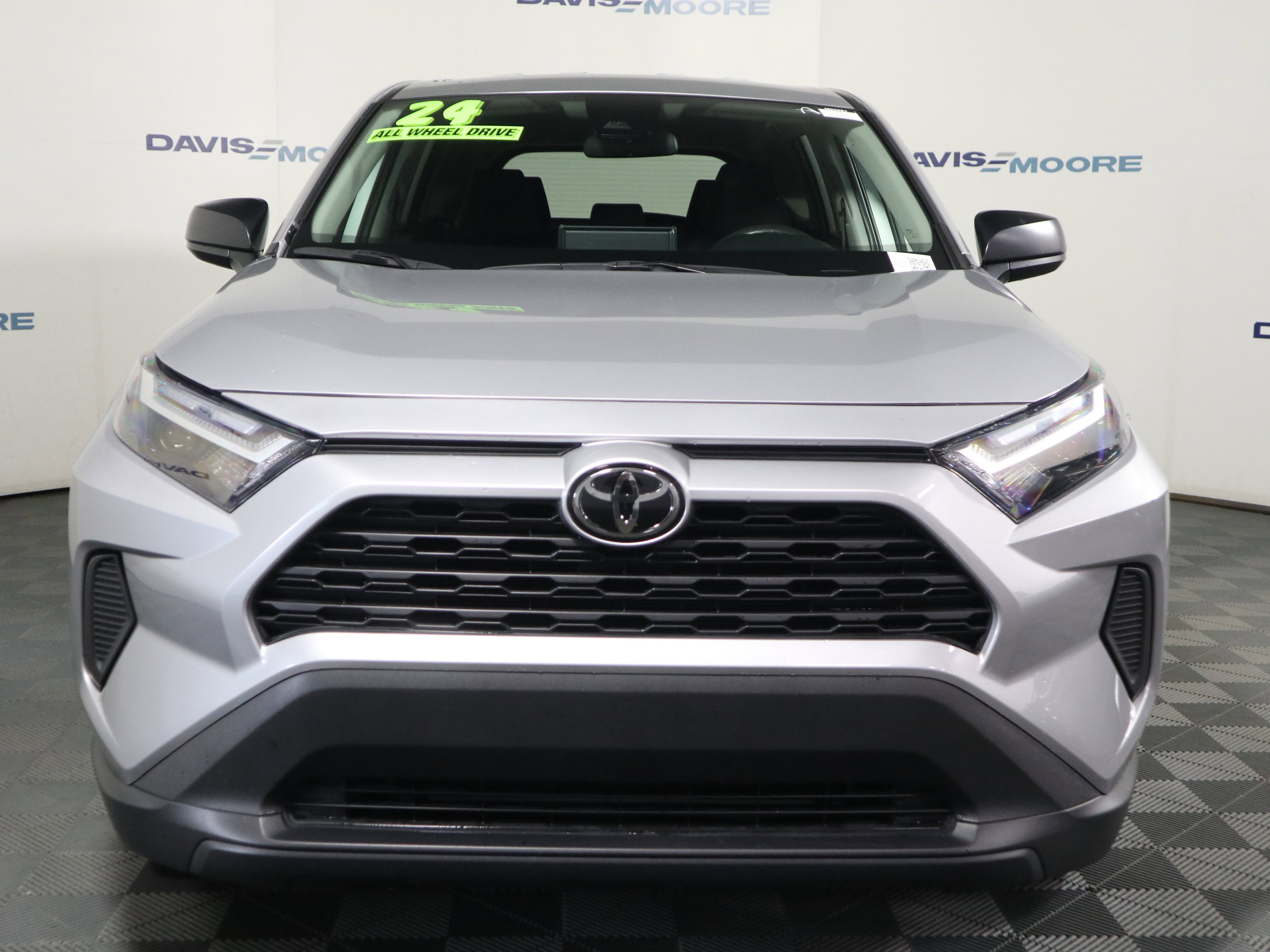 Used 2024 Toyota RAV4 LE AWD/4WD image 12