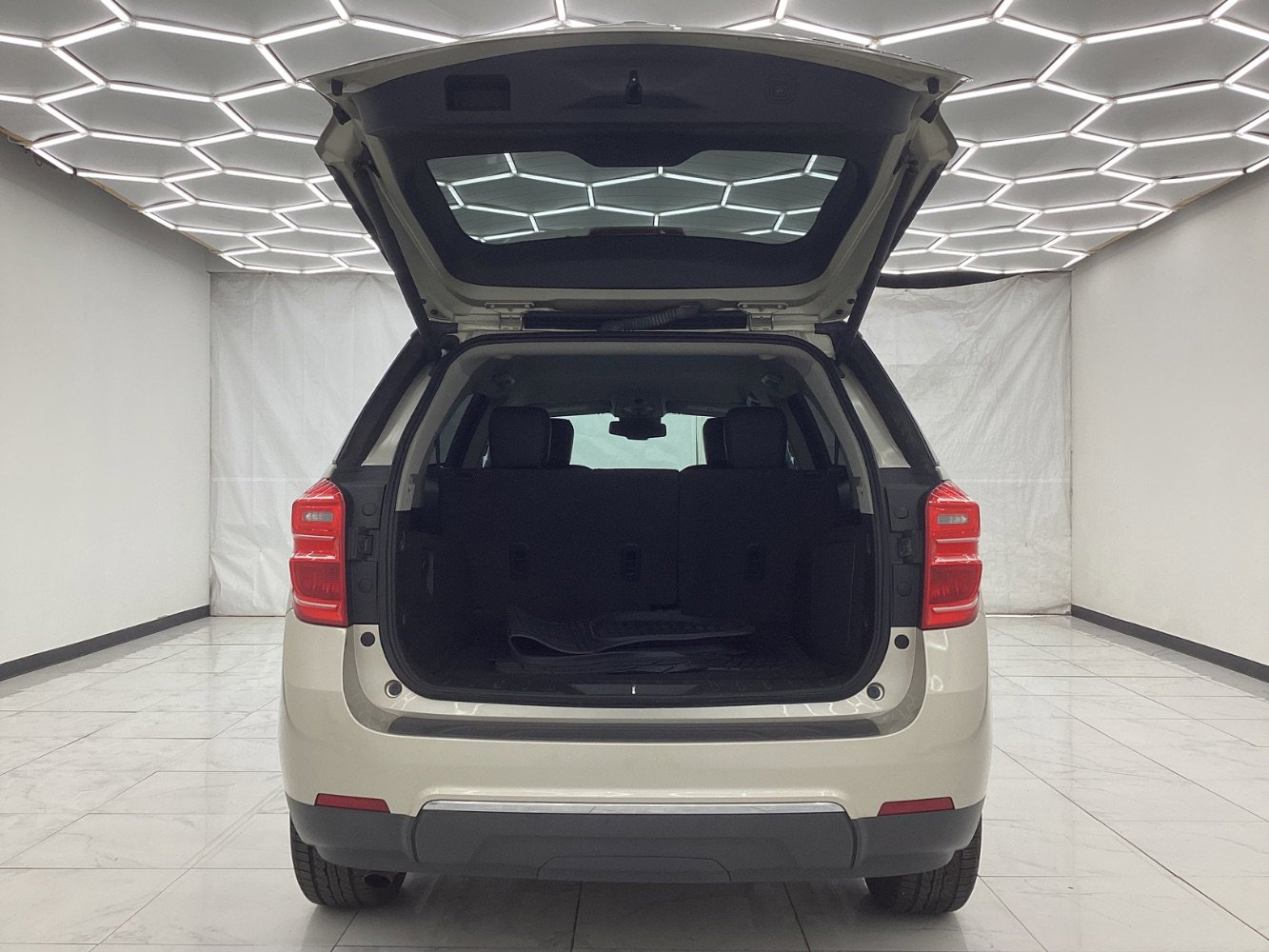 Used 2016 Chevrolet Equinox LTZ w/ Enhanced Convenience Package image 41