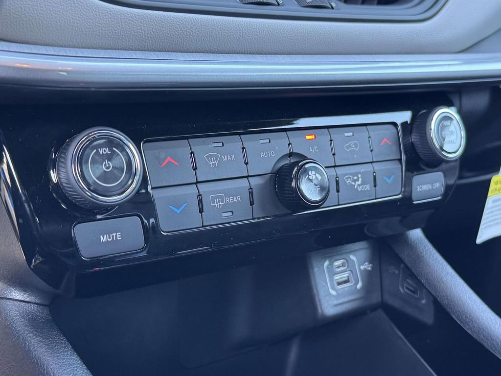 Used 2026 Jeep Compass Limited AWD/4WD image 20