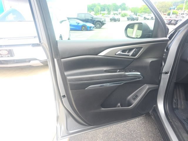 Used 2025 Chevrolet Traverse LT AWD/4WD image 13