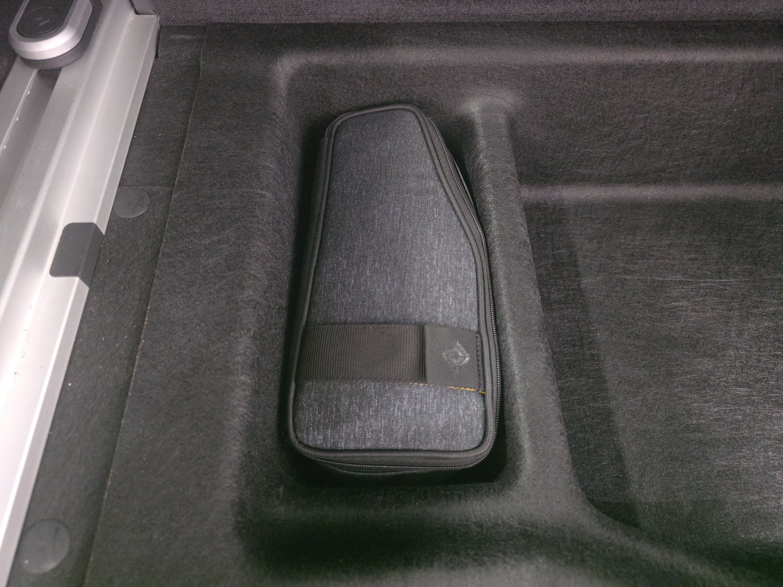 Used 2023 Rivian R1S Adventure AWD/4WD image 34