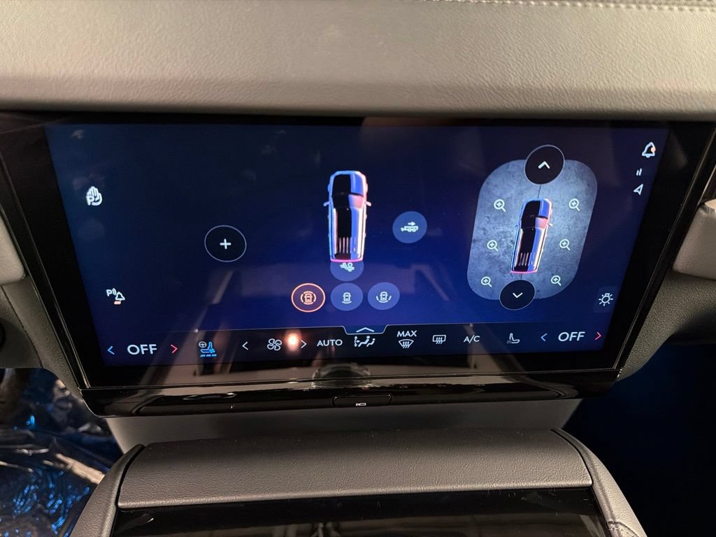 New 2026 Lincoln Navigator Premiere AWD/4WD image 13