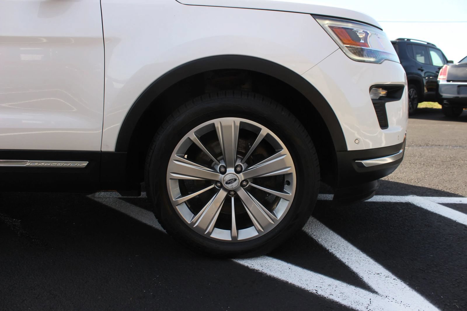 Used 2018 Ford Explorer Limited w/ Equipment Group 301A AWD/4WD image 9