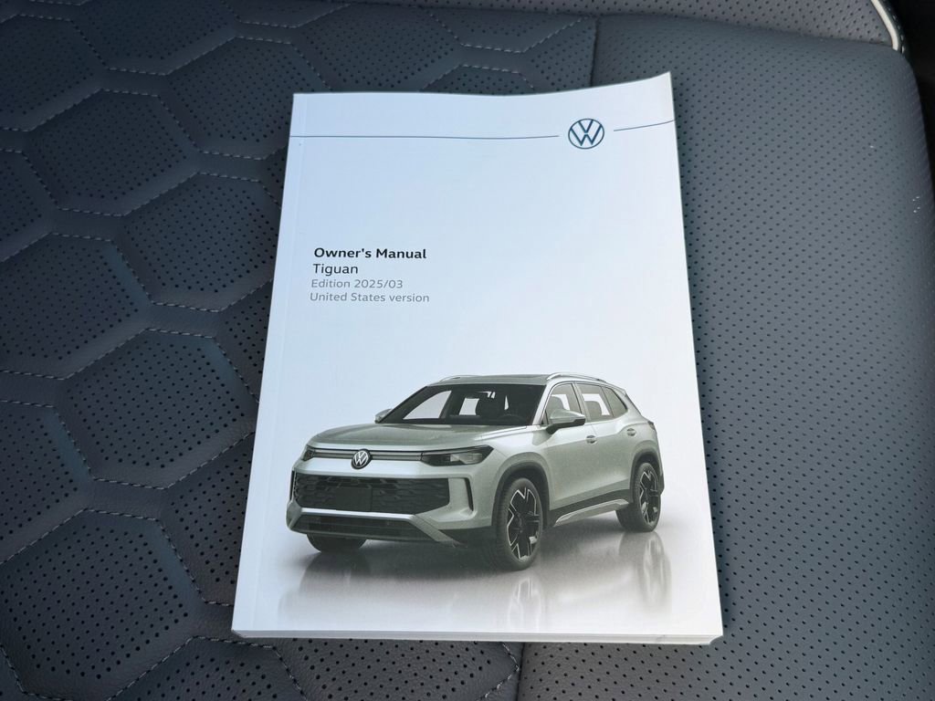 Used 2025 Volkswagen Tiguan SEL R-Line AWD/4WD image 19