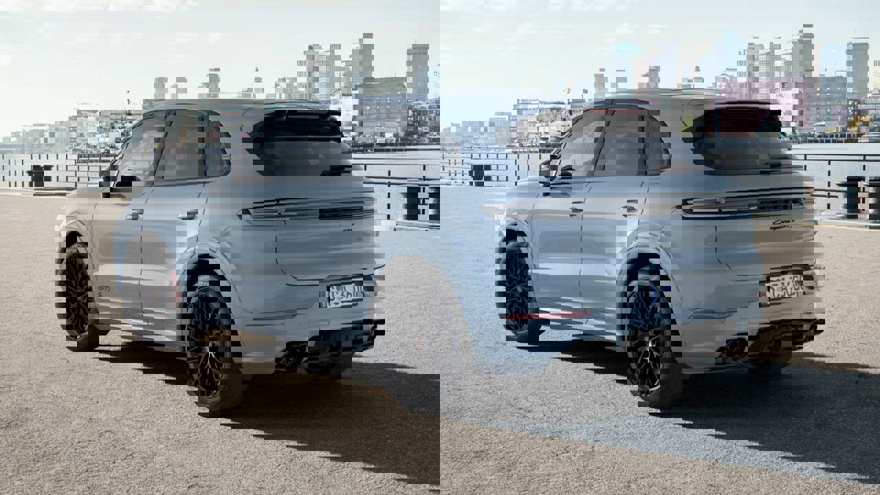 New 2026 Porsche Cayenne GTS image 3