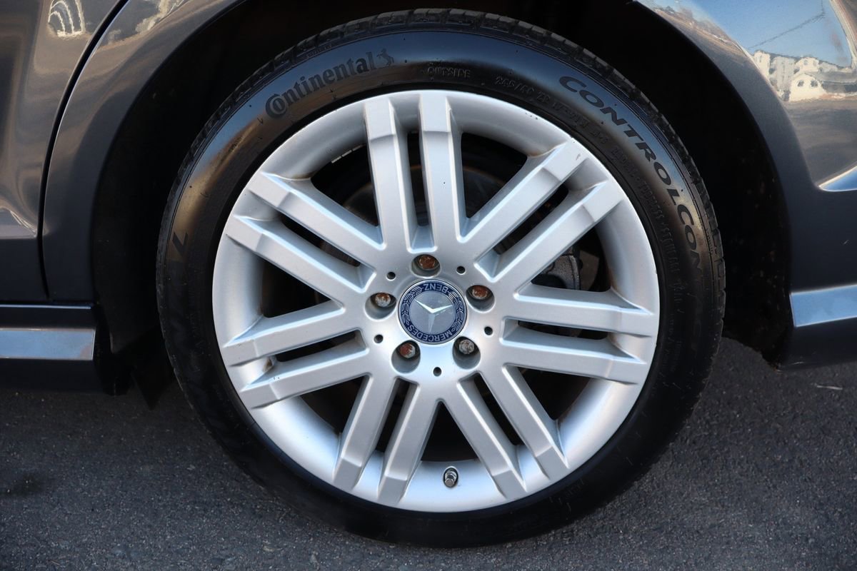 Used 2009 Mercedes-Benz C 300 4MATIC Sedan image 41