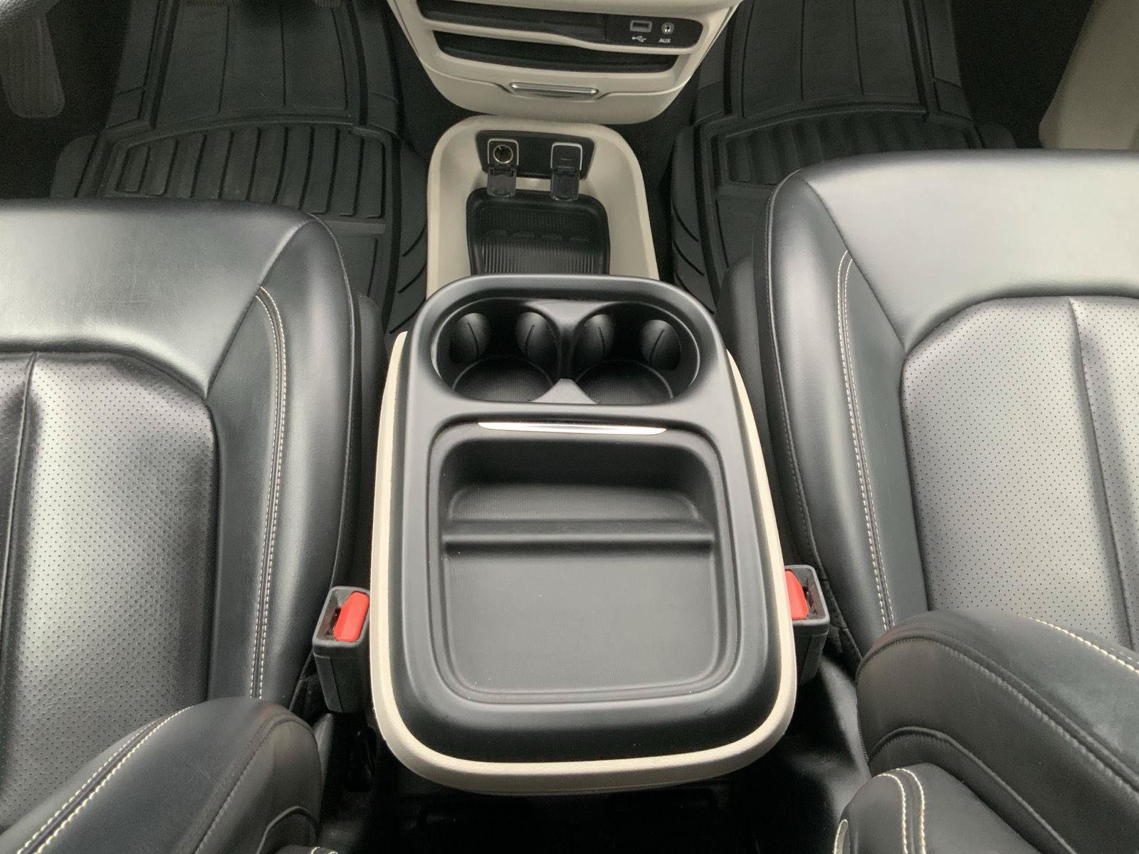 Used 2020 Chrysler Voyager Lxi FWD image 41
