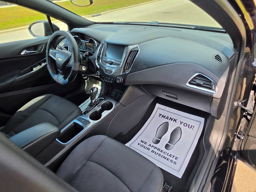 Used 2018 Chevrolet Cruze LT w/ Redline Edition FWD image 17