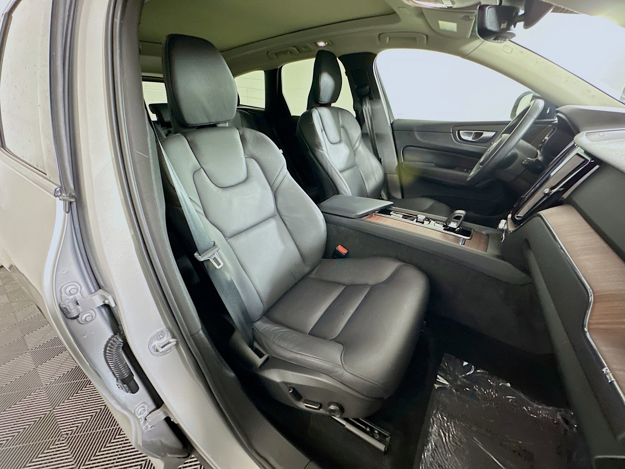 Used 2024 Volvo XC60 B5 Plus image 28