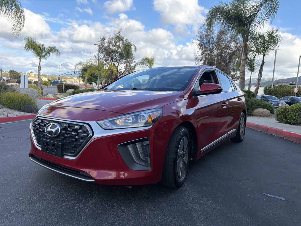 Used 2022 Hyundai Ioniq SE FWD image 2