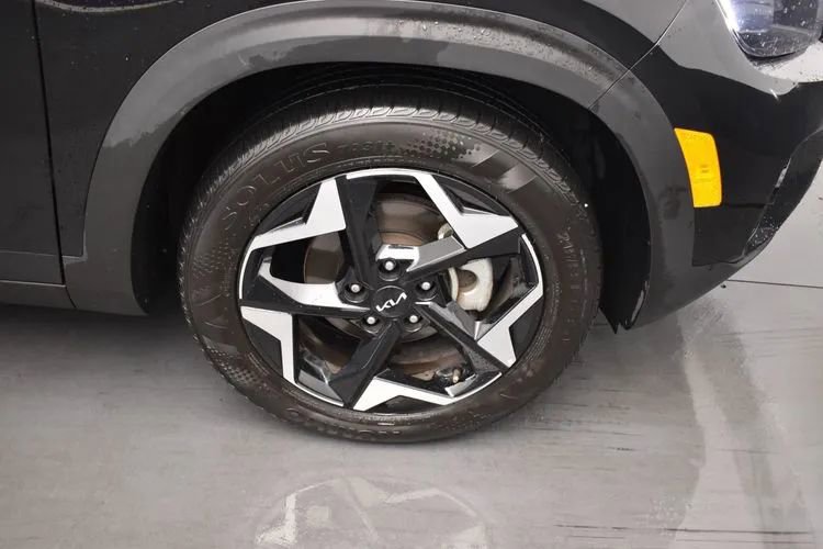 Used 2025 Kia Seltos S FWD image 36