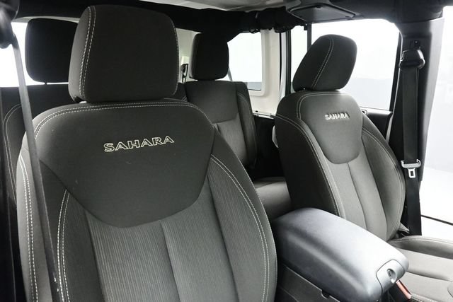 Used 2016 Jeep Wrangler Unlimited Sahara w/ Connectivity Group AWD/4WD image 26
