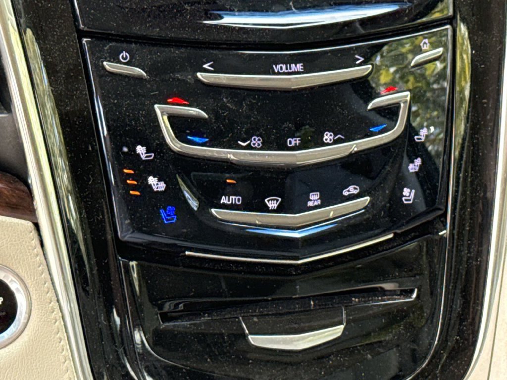 Used 2015 Cadillac Escalade Premium AWD/4WD image 11