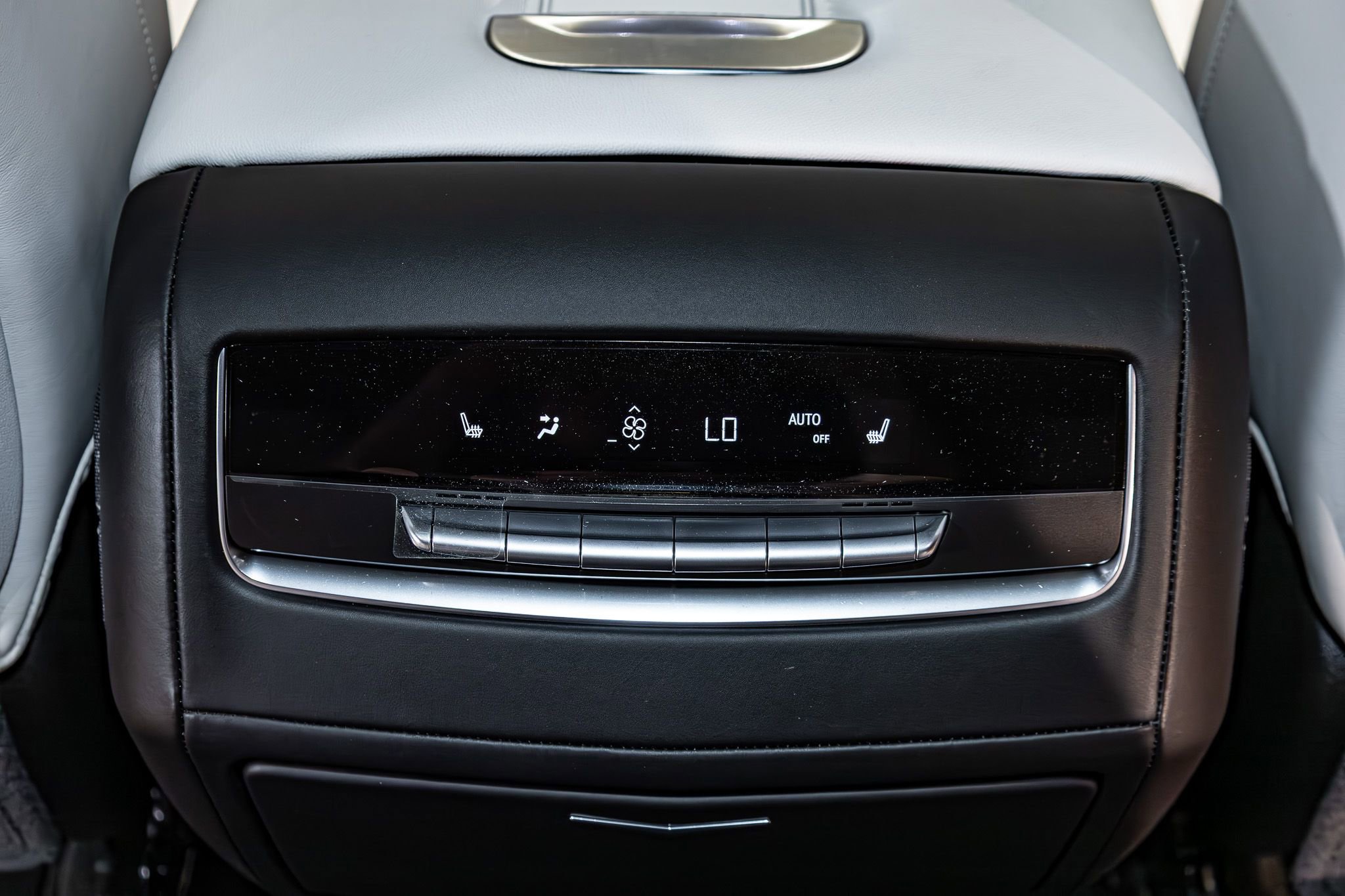 Used 2026 Cadillac Escalade ESV Platinum Sport w/ LPO, ONYX Package AWD/4WD image 23