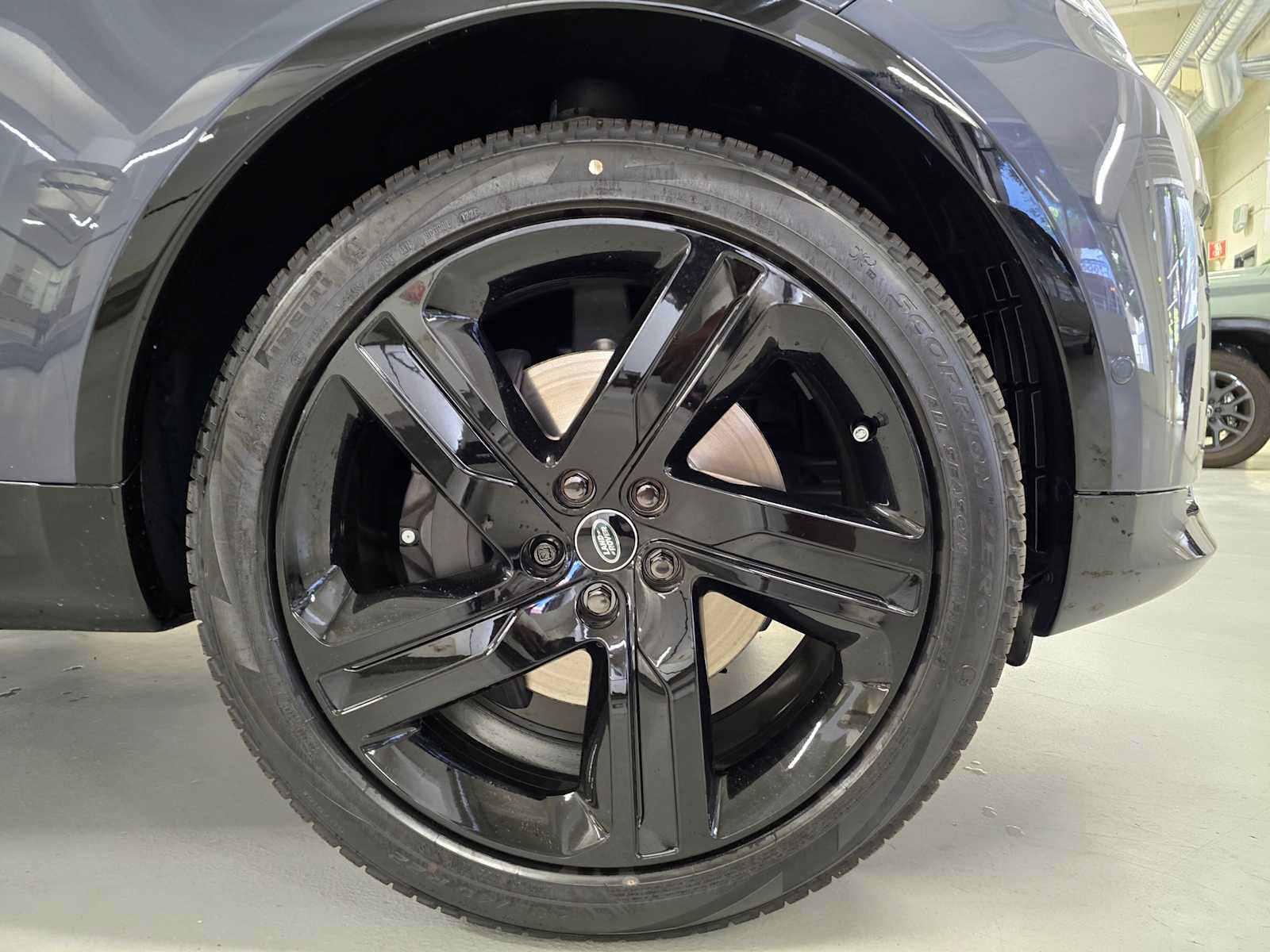 New 2026 Land Rover Discovery Limited Edition AWD/4WD image 9