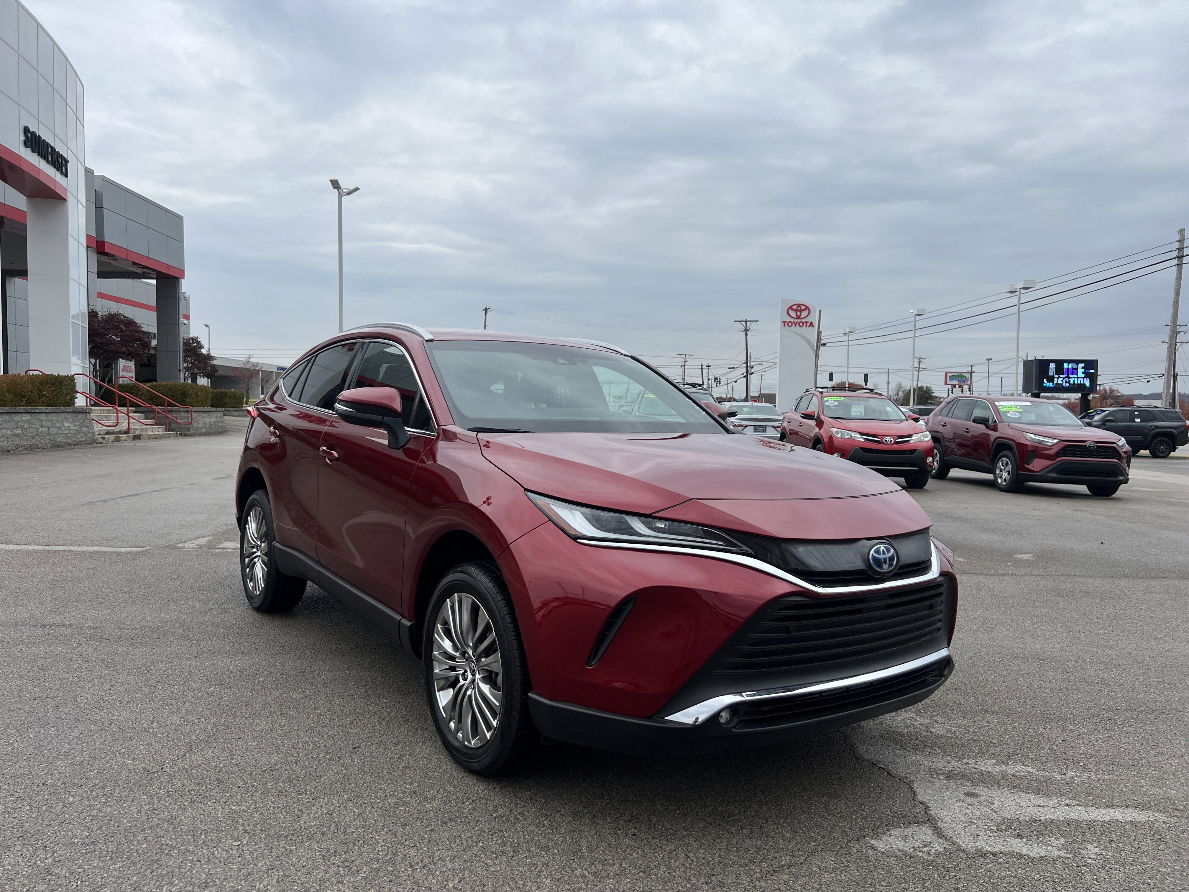 Certified 2024 Toyota Venza XLE image 7