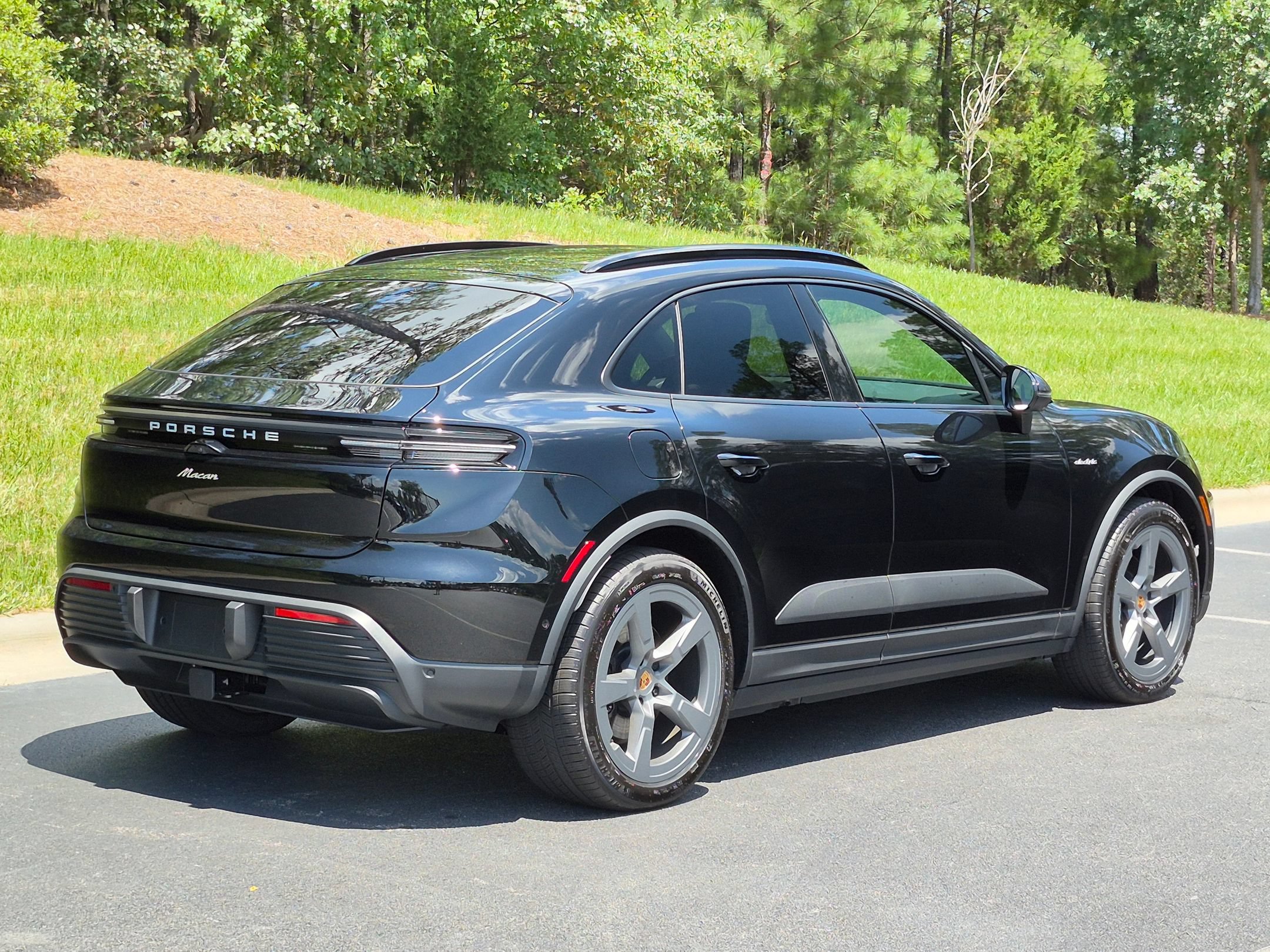 New 2026 Porsche Macan Turbo Electric RWD image 31