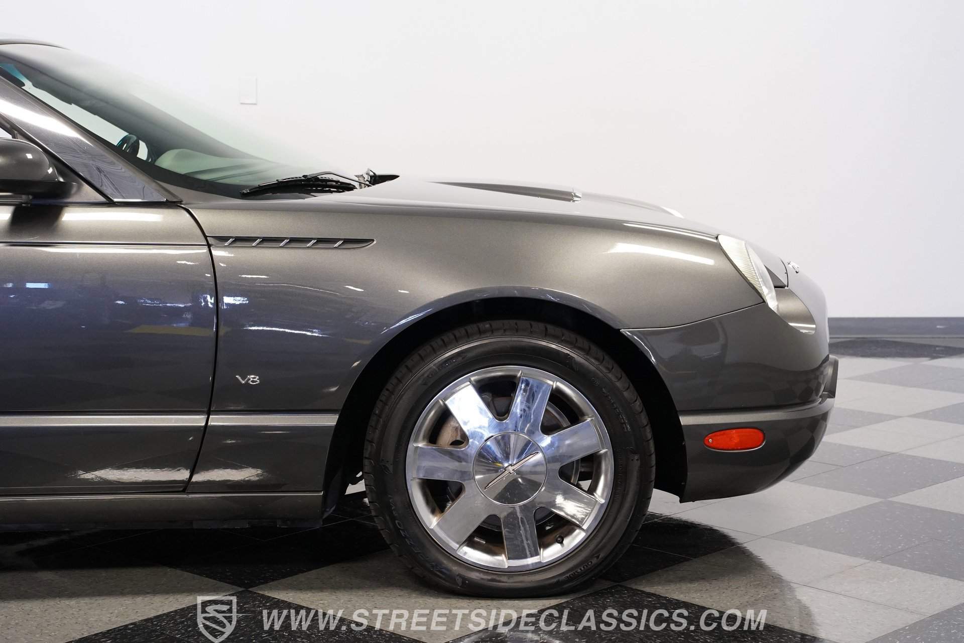 Used 2003 Ford Thunderbird image 31