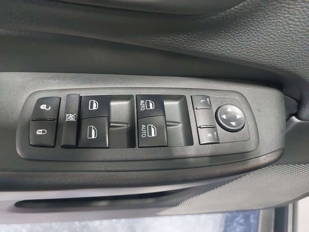 Used 2019 Jeep Cherokee Trailhawk w/ Comfort/Convenience Group AWD/4WD image 27
