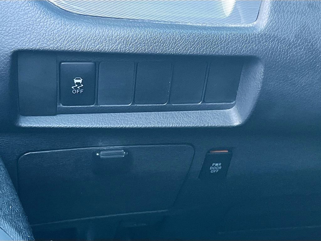 Used 2020 Toyota Sienna SE w/ Carpet Mat Package FWD image 10