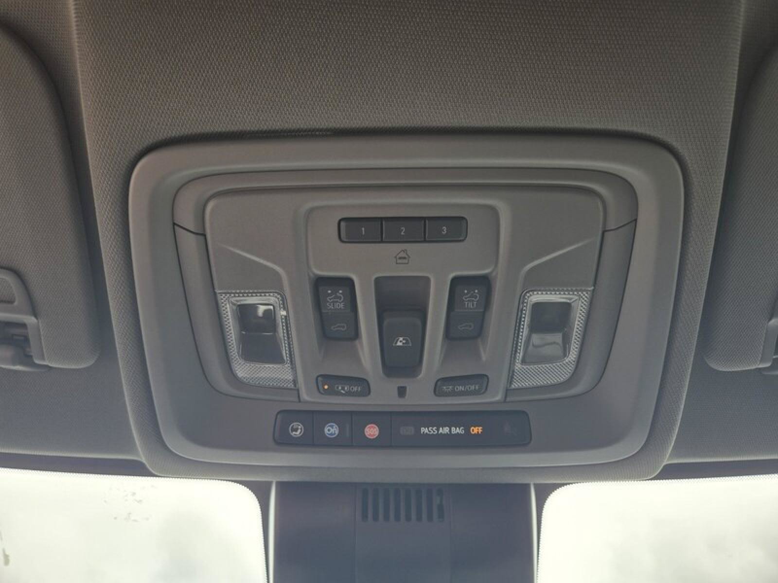 Used 2024 GMC Sierra 1500 Denali w/ Technology Package AWD/4WD image 17