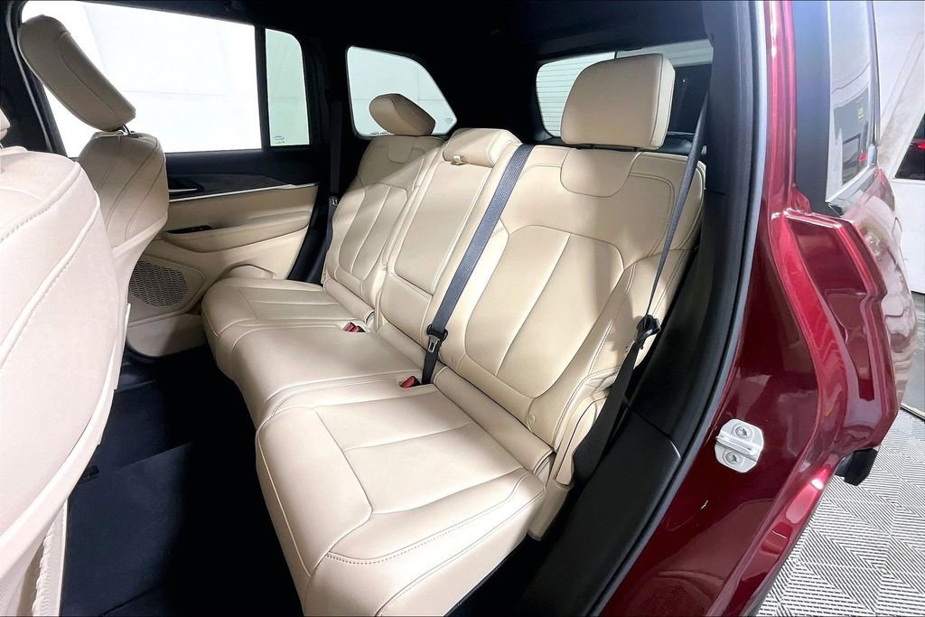 Used 2024 Jeep Grand Cherokee Limited image 26