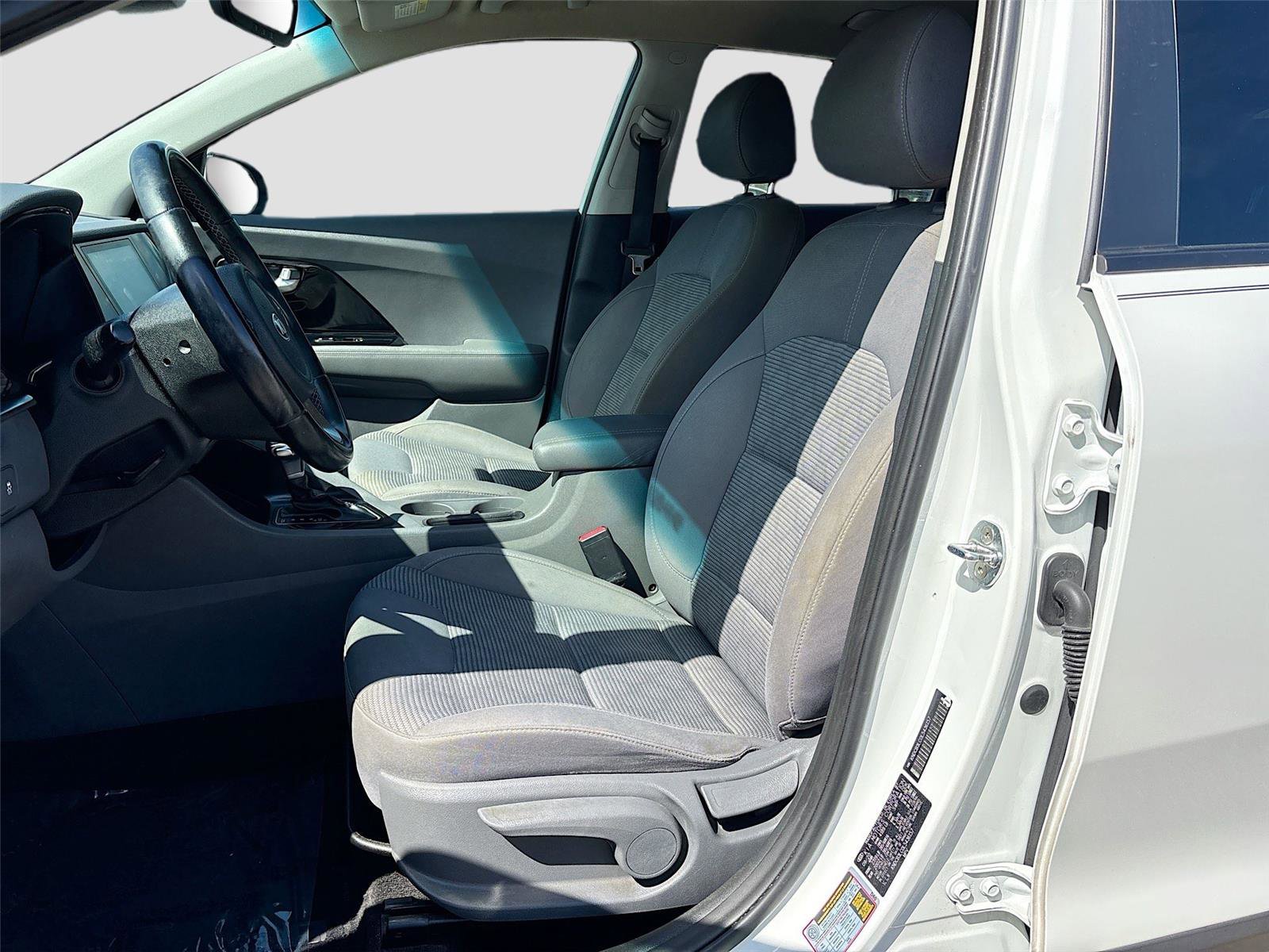 Used 2020 Kia Niro LXS FWD image 19